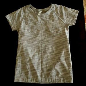 Athleta Womans Shirt sz Medium